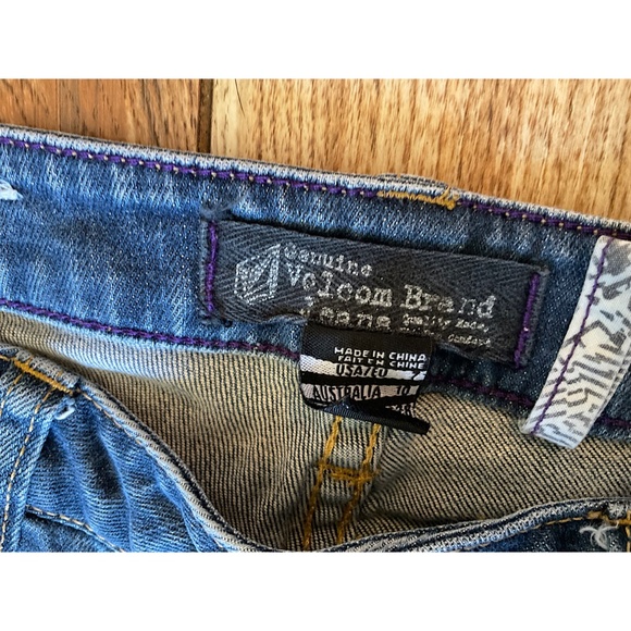 Genuine Volcom Brand Modern Straight Jeans Size 7 - Picture 3 of 5